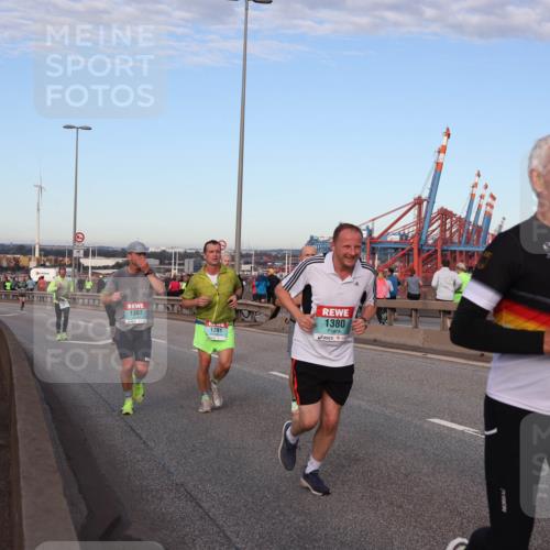 03.10.2024 - Köhlbrandbrückenlauf Matties Gatica Varas http://msf.ph/oto/7208681 03.10.2024 09:34:40 Position 2 1307, 1391, 1380, 1029 meine-sportfotos.de