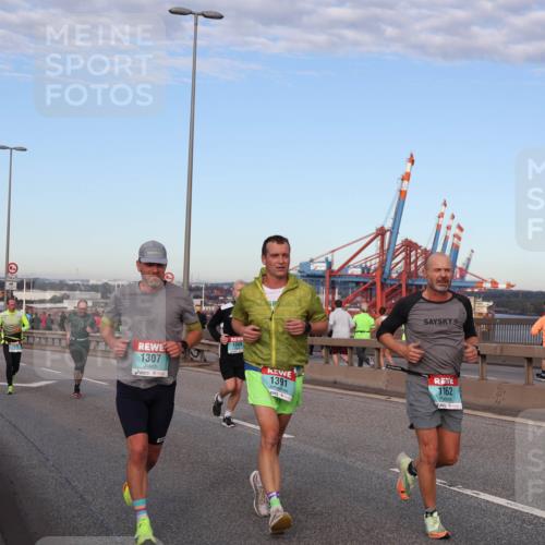 03.10.2024 - Köhlbrandbrückenlauf Matties Gatica Varas http://msf.ph/oto/7208701 03.10.2024 09:34:41 Position 2 120, 1307, 1068, 1391, 1162 meine-sportfotos.de