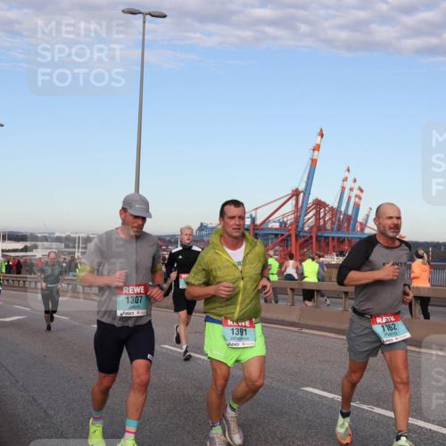 03.10.2024 - Köhlbrandbrückenlauf Matties Gatica Varas http://msf.ph/oto/7208706 03.10.2024 09:34:41 Position 2 1307, 1391, 1162 meine-sportfotos.de