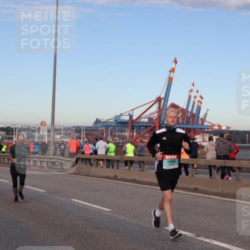 03.10.2024 - Köhlbrandbrückenlauf Matties Gatica Varas http://msf.ph/oto/7208719 03.10.2024 09:34:43 Position 2 1472, 1068 meine-sportfotos.de
