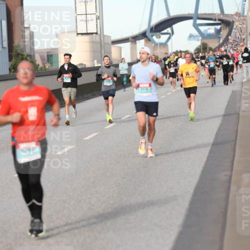 03.10.2024 - Köhlbrandbrückenlauf Fuchs,  Jonas http://msf.ph/oto/7208891 03.10.2024 09:44:06 Position 3 1270, 1161, 1176 meine-sportfotos.de