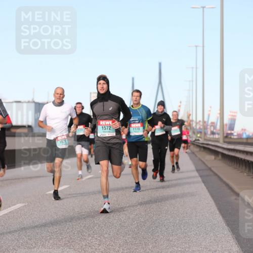 03.10.2024 - Köhlbrandbrückenlauf Fuchs,  Jonas http://msf.ph/oto/7209179 03.10.2024 09:44:23 Position 3 2875, 1572, 1170, 163 meine-sportfotos.de