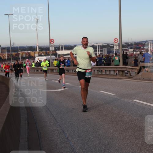 03.10.2024 - Köhlbrandbrückenlauf Matties Gatica Varas http://msf.ph/oto/7209420 03.10.2024 09:35:13 Position 2 500, 1420, 500 meine-sportfotos.de