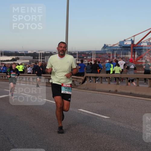 03.10.2024 - Köhlbrandbrückenlauf Matties Gatica Varas http://msf.ph/oto/7209466 03.10.2024 09:35:14 Position 2 500, 1, 1420 meine-sportfotos.de