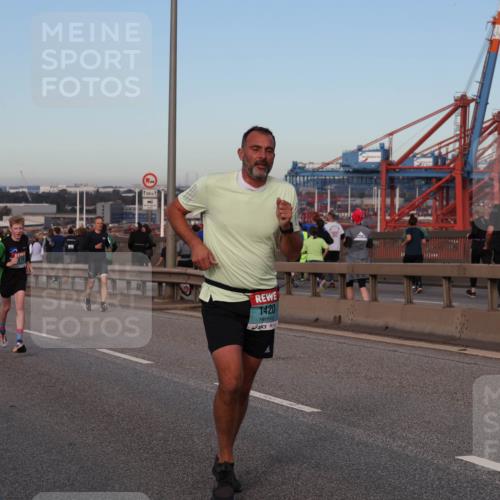 03.10.2024 - Köhlbrandbrückenlauf Matties Gatica Varas http://msf.ph/oto/7209488 03.10.2024 09:35:15 Position 2 500, 500, 1, 1420 meine-sportfotos.de