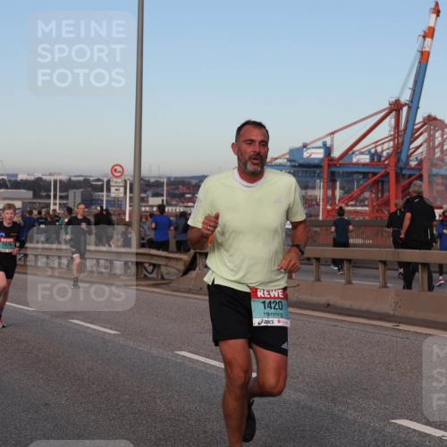 03.10.2024 - Köhlbrandbrückenlauf Matties Gatica Varas http://msf.ph/oto/7209502 03.10.2024 09:35:15 Position 2 00, 2076, 1, 1420 meine-sportfotos.de