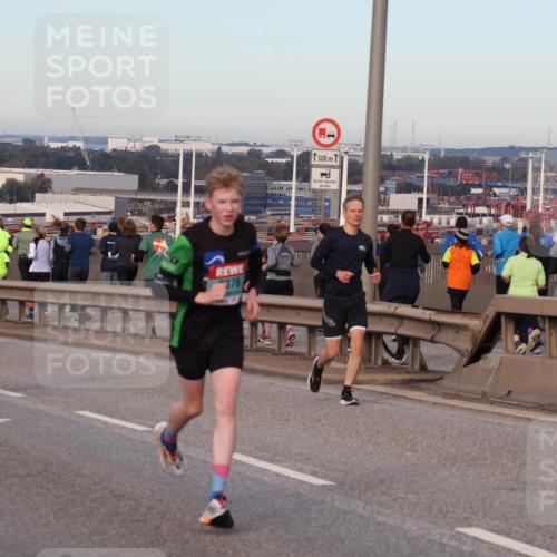 03.10.2024 - Köhlbrandbrückenlauf Matties Gatica Varas http://msf.ph/oto/7209516 03.10.2024 09:35:16 Position 2 500, 1482, 376, 500 meine-sportfotos.de