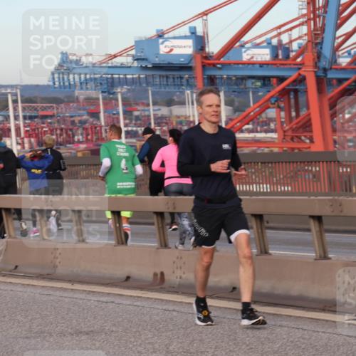 03.10.2024 - Köhlbrandbrückenlauf Matties Gatica Varas http://msf.ph/oto/7209575 03.10.2024 09:35:19 Position 2  meine-sportfotos.de