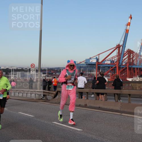 03.10.2024 - Köhlbrandbrückenlauf Matties Gatica Varas http://msf.ph/oto/7209808 03.10.2024 09:35:28 Position 2 500, 1067, 500, 1478 meine-sportfotos.de