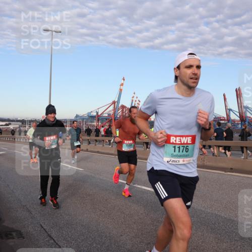 03.10.2024 - Köhlbrandbrückenlauf Matties Gatica Varas http://msf.ph/oto/7210002 03.10.2024 09:35:34 Position 2 135, 1533, 1176, 9247 meine-sportfotos.de