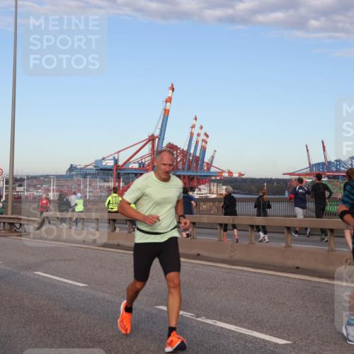 03.10.2024 - Köhlbrandbrückenlauf Matties Gatica Varas http://msf.ph/oto/7210123 03.10.2024 09:35:37 Position 2 1250, 1170, 7066 meine-sportfotos.de