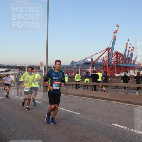 03.10.2024 - Köhlbrandbrückenlauf Matties Gatica Varas http://msf.ph/oto/7210158 03.10.2024 09:35:38 Position 2 1250, 2017, 1170 meine-sportfotos.de