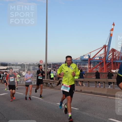 03.10.2024 - Köhlbrandbrückenlauf Matties Gatica Varas http://msf.ph/oto/7210268 03.10.2024 09:35:39 Position 2 500, 1442, 176, 1250, 9, 2017, 1170 meine-sportfotos.de