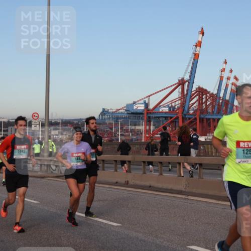 03.10.2024 - Köhlbrandbrückenlauf Matties Gatica Varas http://msf.ph/oto/7210303 03.10.2024 09:35:41 Position 2 1442, 144, 1257, 1250 meine-sportfotos.de