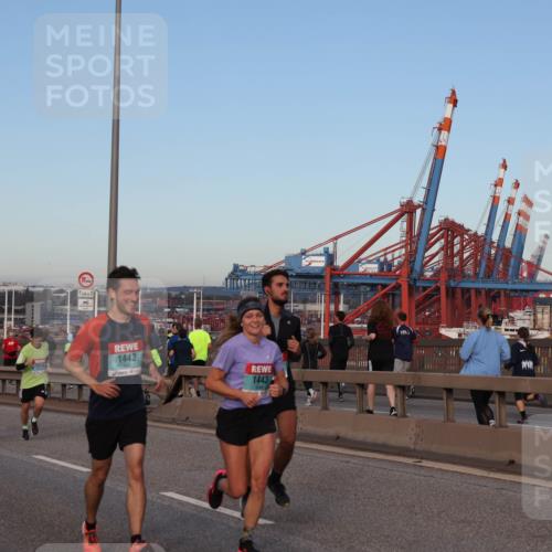 03.10.2024 - Köhlbrandbrückenlauf Matties Gatica Varas http://msf.ph/oto/7210325 03.10.2024 09:35:42 Position 2 1270, 1161, 500, 1442, 1443 meine-sportfotos.de