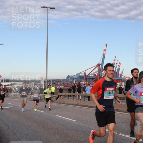 03.10.2024 - Köhlbrandbrückenlauf Matties Gatica Varas http://msf.ph/oto/7210374 03.10.2024 09:35:43 Position 2 1161, 1442, 17, 1443 meine-sportfotos.de