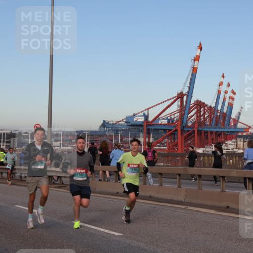 03.10.2024 - Köhlbrandbrückenlauf Matties Gatica Varas http://msf.ph/oto/7210389 03.10.2024 09:35:45 Position 2 1343, 1270, 1161, 1914 meine-sportfotos.de