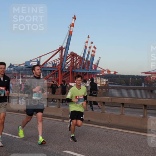 03.10.2024 - Köhlbrandbrückenlauf Matties Gatica Varas http://msf.ph/oto/7210427 03.10.2024 09:35:46 Position 2 500, 1270, 1161, 1914 meine-sportfotos.de