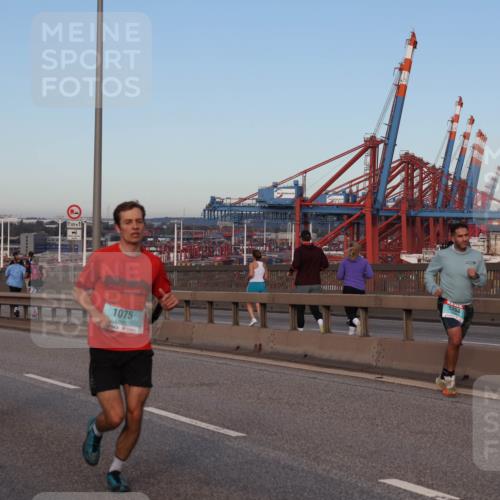 03.10.2024 - Köhlbrandbrückenlauf Matties Gatica Varas http://msf.ph/oto/7210545 03.10.2024 09:35:52 Position 2 500, 1, 42, 1075 meine-sportfotos.de