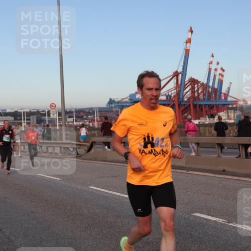 03.10.2024 - Köhlbrandbrückenlauf Matties Gatica Varas http://msf.ph/oto/7210612 03.10.2024 09:35:55 Position 2 1245, 423 meine-sportfotos.de