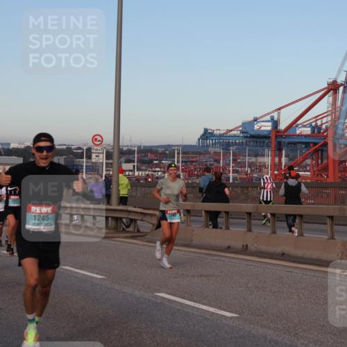 03.10.2024 - Köhlbrandbrückenlauf Matties Gatica Varas http://msf.ph/oto/7210720 03.10.2024 09:36:00 Position 2 1500, 1, 1179, 1438, 1317, 1245, 1500, 2293 meine-sportfotos.de