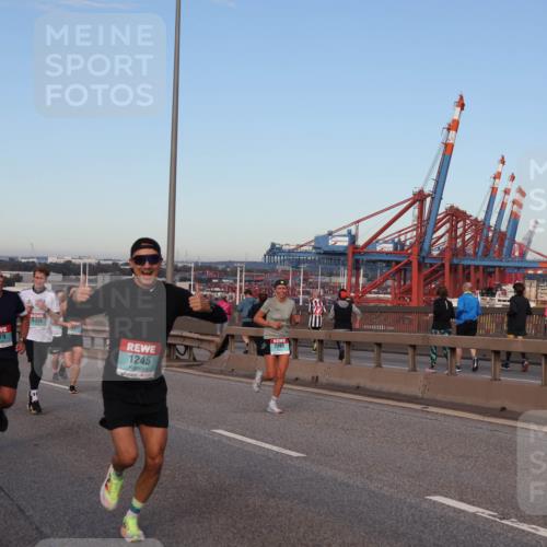 03.10.2024 - Köhlbrandbrückenlauf Matties Gatica Varas http://msf.ph/oto/7210741 03.10.2024 09:36:00 Position 2 1179, 1245, 2293 meine-sportfotos.de