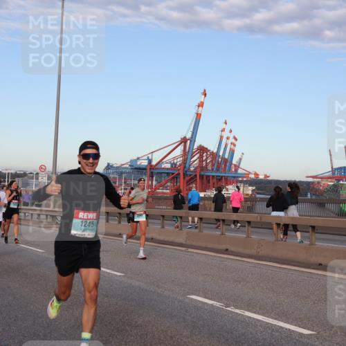 03.10.2024 - Köhlbrandbrückenlauf Matties Gatica Varas http://msf.ph/oto/7210756 03.10.2024 09:36:01 Position 2 1179, 2293, 1245 meine-sportfotos.de