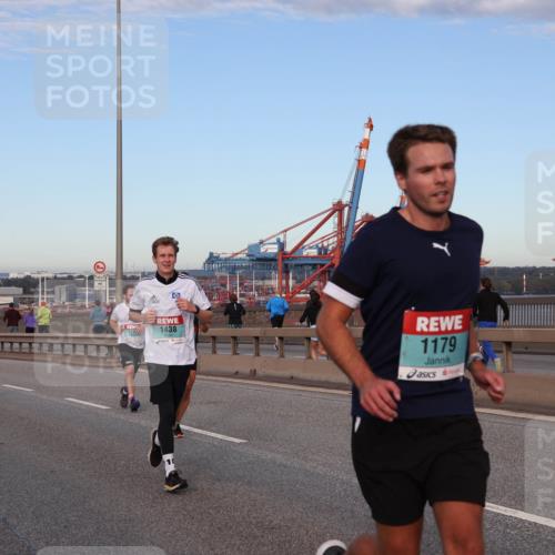 03.10.2024 - Köhlbrandbrückenlauf Matties Gatica Varas http://msf.ph/oto/7210806 03.10.2024 09:36:04 Position 2 121, 1438, 18, 1179 meine-sportfotos.de