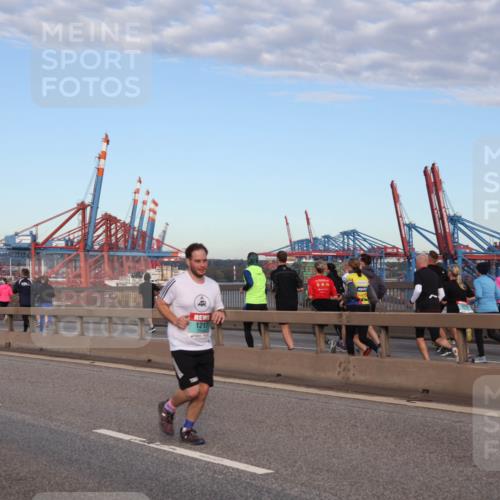 03.10.2024 - Köhlbrandbrückenlauf Matties Gatica Varas http://msf.ph/oto/7210857 03.10.2024 09:36:07 Position 2 1193, 1217 meine-sportfotos.de
