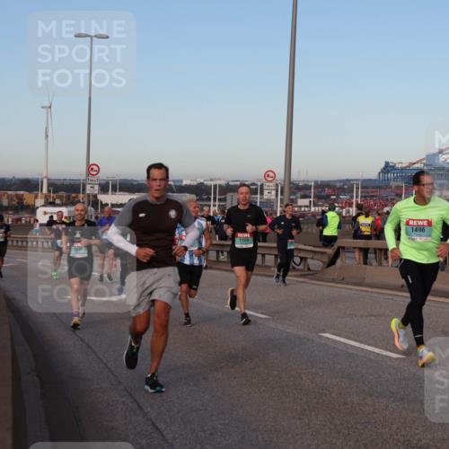 03.10.2024 - Köhlbrandbrückenlauf Matties Gatica Varas http://msf.ph/oto/7210945 03.10.2024 09:36:14 Position 2 500, 2875, 1159, 500, 1496 meine-sportfotos.de