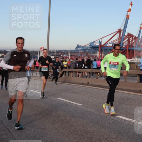 03.10.2024 - Köhlbrandbrückenlauf Matties Gatica Varas http://msf.ph/oto/7210958 03.10.2024 09:36:15 Position 2 500, 2875, 1159, 1496 meine-sportfotos.de
