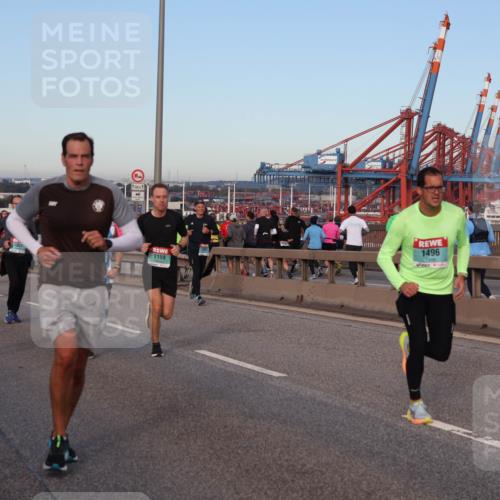 03.10.2024 - Köhlbrandbrückenlauf Matties Gatica Varas http://msf.ph/oto/7210965 03.10.2024 09:36:15 Position 2 2875, 5001, 1159, 1496 meine-sportfotos.de