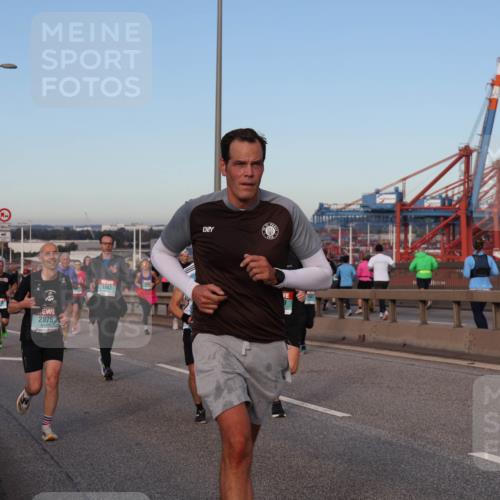 03.10.2024 - Köhlbrandbrückenlauf Matties Gatica Varas http://msf.ph/oto/7210983 03.10.2024 09:36:16 Position 2 2875, 1867 meine-sportfotos.de