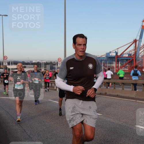 03.10.2024 - Köhlbrandbrückenlauf Matties Gatica Varas http://msf.ph/oto/7210988 03.10.2024 09:36:16 Position 2 2875 meine-sportfotos.de