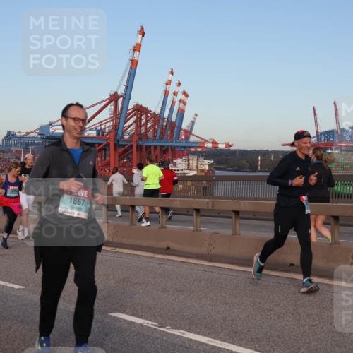 03.10.2024 - Köhlbrandbrückenlauf Matties Gatica Varas http://msf.ph/oto/7211038 03.10.2024 09:36:20 Position 2 493, 1575, 1867 meine-sportfotos.de