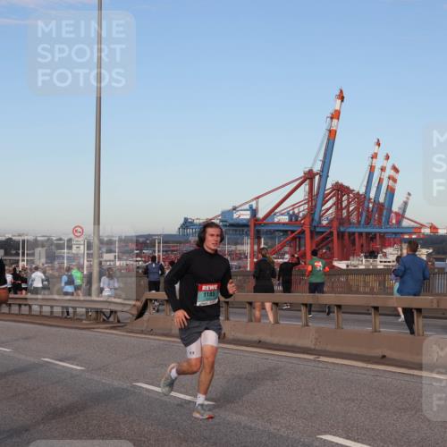 03.10.2024 - Köhlbrandbrückenlauf Matties Gatica Varas http://msf.ph/oto/7211144 03.10.2024 09:36:24 Position 2 500, 1153, 500, 1, 1185, 1111 meine-sportfotos.de