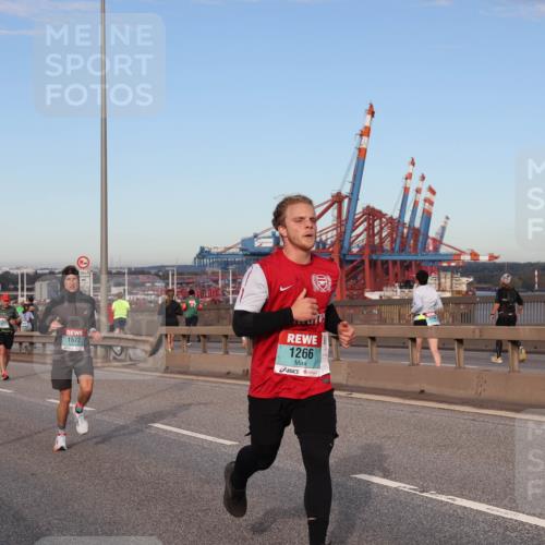 03.10.2024 - Köhlbrandbrückenlauf Matties Gatica Varas http://msf.ph/oto/7211246 03.10.2024 09:36:27 Position 2 1572, 1266 meine-sportfotos.de