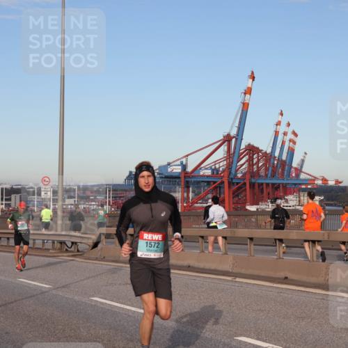 03.10.2024 - Köhlbrandbrückenlauf Matties Gatica Varas http://msf.ph/oto/7211304 03.10.2024 09:36:29 Position 2 500, 1572 meine-sportfotos.de