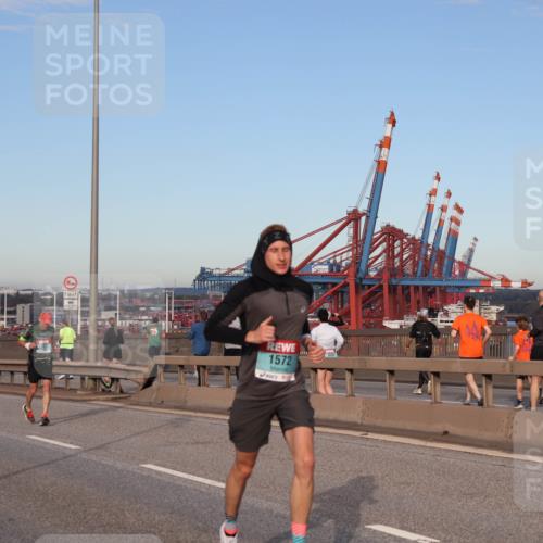 03.10.2024 - Köhlbrandbrückenlauf Matties Gatica Varas http://msf.ph/oto/7211311 03.10.2024 09:36:29 Position 2 500, 1, 1572 meine-sportfotos.de