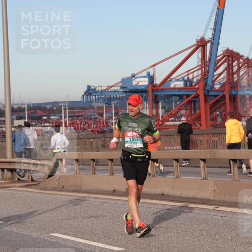 03.10.2024 - Köhlbrandbrückenlauf Matties Gatica Varas http://msf.ph/oto/7211385 03.10.2024 09:36:33 Position 2 500, 1512 meine-sportfotos.de
