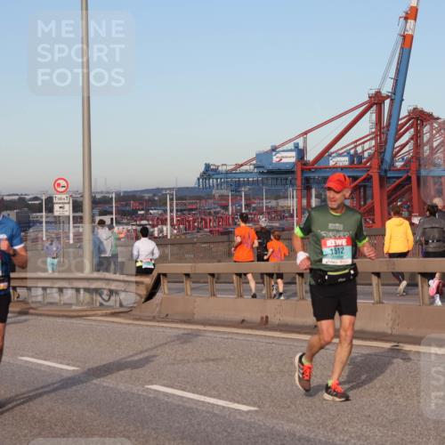 03.10.2024 - Köhlbrandbrückenlauf Matties Gatica Varas http://msf.ph/oto/7211392 03.10.2024 09:36:33 Position 2 1327, 1123, 1500, 1, 1512 meine-sportfotos.de