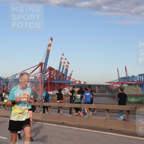 03.10.2024 - Köhlbrandbrückenlauf Matties Gatica Varas http://msf.ph/oto/7211510 03.10.2024 09:36:39 Position 2 1222, 2220, 1268 meine-sportfotos.de