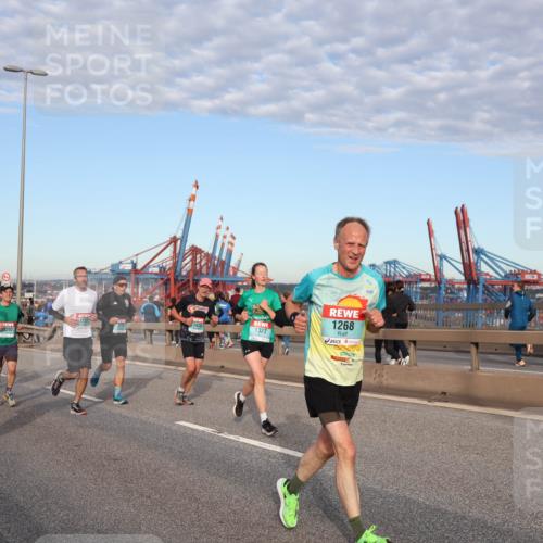 03.10.2024 - Köhlbrandbrückenlauf Matties Gatica Varas http://msf.ph/oto/7211531 03.10.2024 09:36:40 Position 2 1121, 1327, 1202, 1268 meine-sportfotos.de