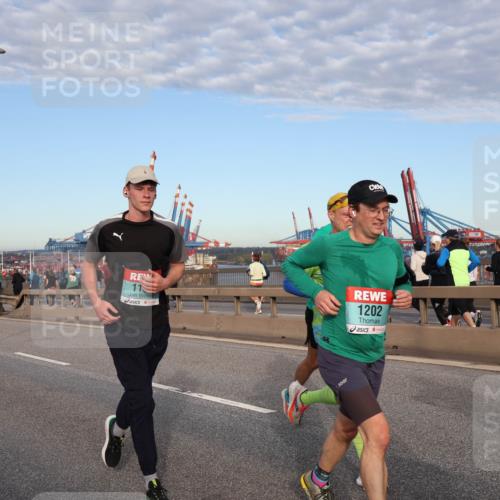 03.10.2024 - Köhlbrandbrückenlauf Matties Gatica Varas http://msf.ph/oto/7211666 03.10.2024 09:36:43 Position 2 11, 1202 meine-sportfotos.de