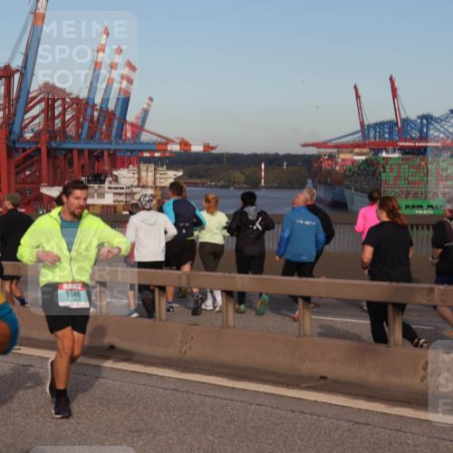 03.10.2024 - Köhlbrandbrückenlauf Matties Gatica Varas http://msf.ph/oto/7211868 03.10.2024 09:36:56 Position 2 1256, 1348 meine-sportfotos.de