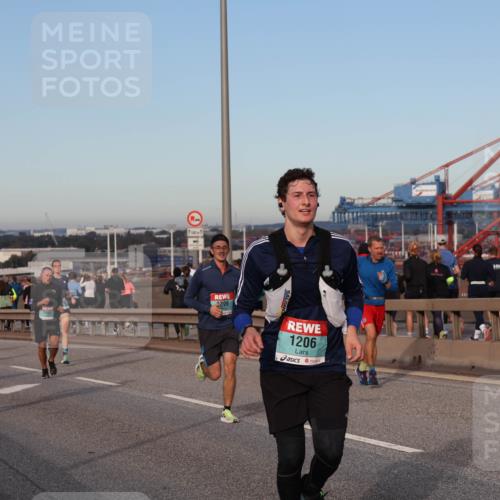 03.10.2024 - Köhlbrandbrückenlauf Matties Gatica Varas http://msf.ph/oto/7211969 03.10.2024 09:37:03 Position 2 1462, 500, 1096, 500, 1, 399, 1983, 1206 meine-sportfotos.de