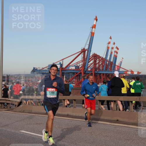 03.10.2024 - Köhlbrandbrückenlauf Matties Gatica Varas http://msf.ph/oto/7212009 03.10.2024 09:37:04 Position 2 1983, 1500, 1, 1399 meine-sportfotos.de