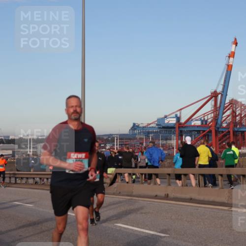 03.10.2024 - Köhlbrandbrückenlauf Matties Gatica Varas http://msf.ph/oto/7212109 03.10.2024 09:37:07 Position 2 500, 1, 1462 meine-sportfotos.de