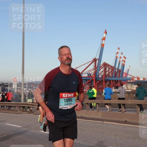 03.10.2024 - Köhlbrandbrückenlauf Matties Gatica Varas http://msf.ph/oto/7212147 03.10.2024 09:37:08 Position 2 1462, 1096 meine-sportfotos.de