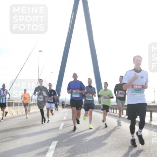 03.10.2024 - Köhlbrandbrückenlauf Jannik Wohlers http://msf.ph/oto/7212180 03.10.2024 09:21:07 Position 1 1438 meine-sportfotos.de